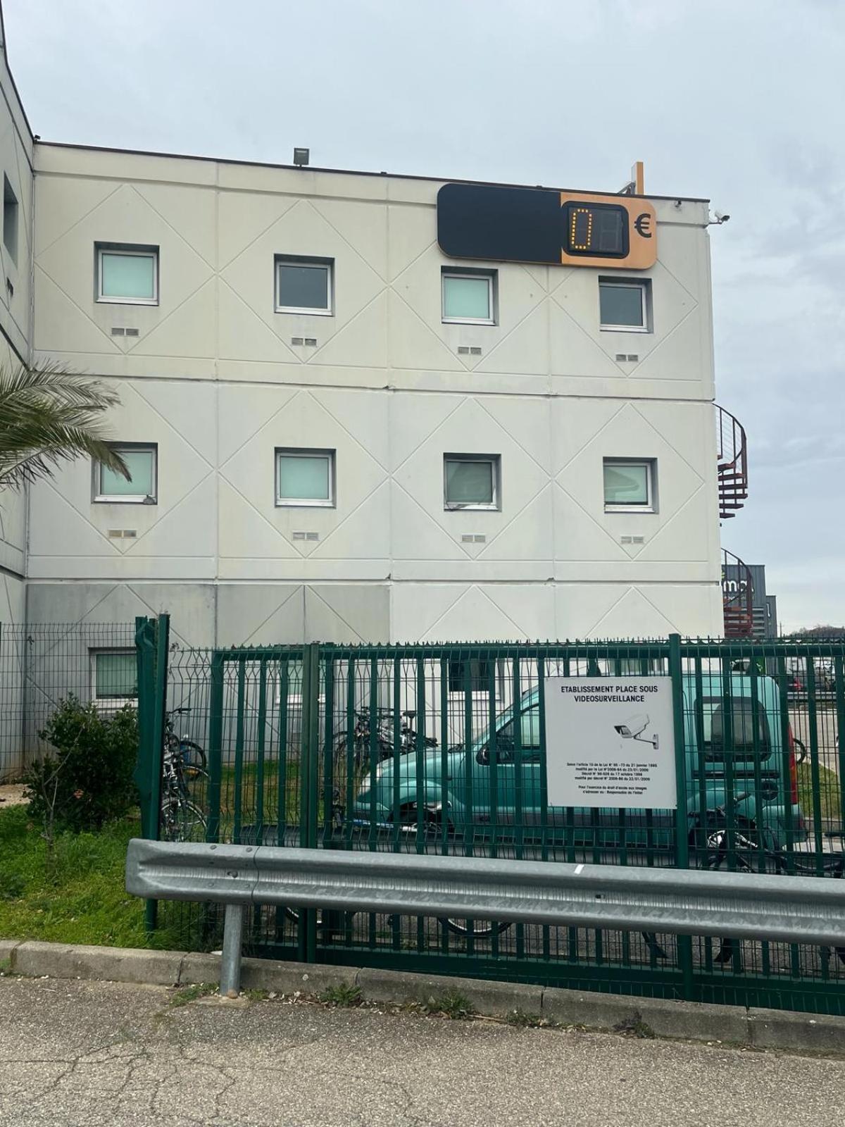 Krystal Hotel Saint-Quentin-Fallavier Eksteriør bilde